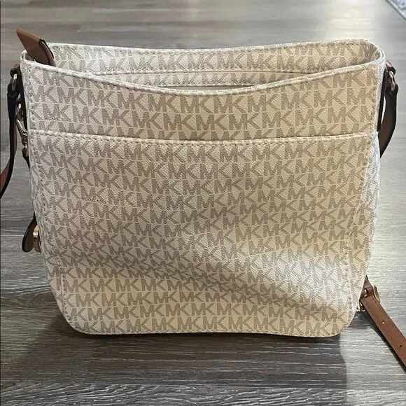 Michael Kors Jet Set Travel Large Logo Messenger Bag - Picture 13 of 15